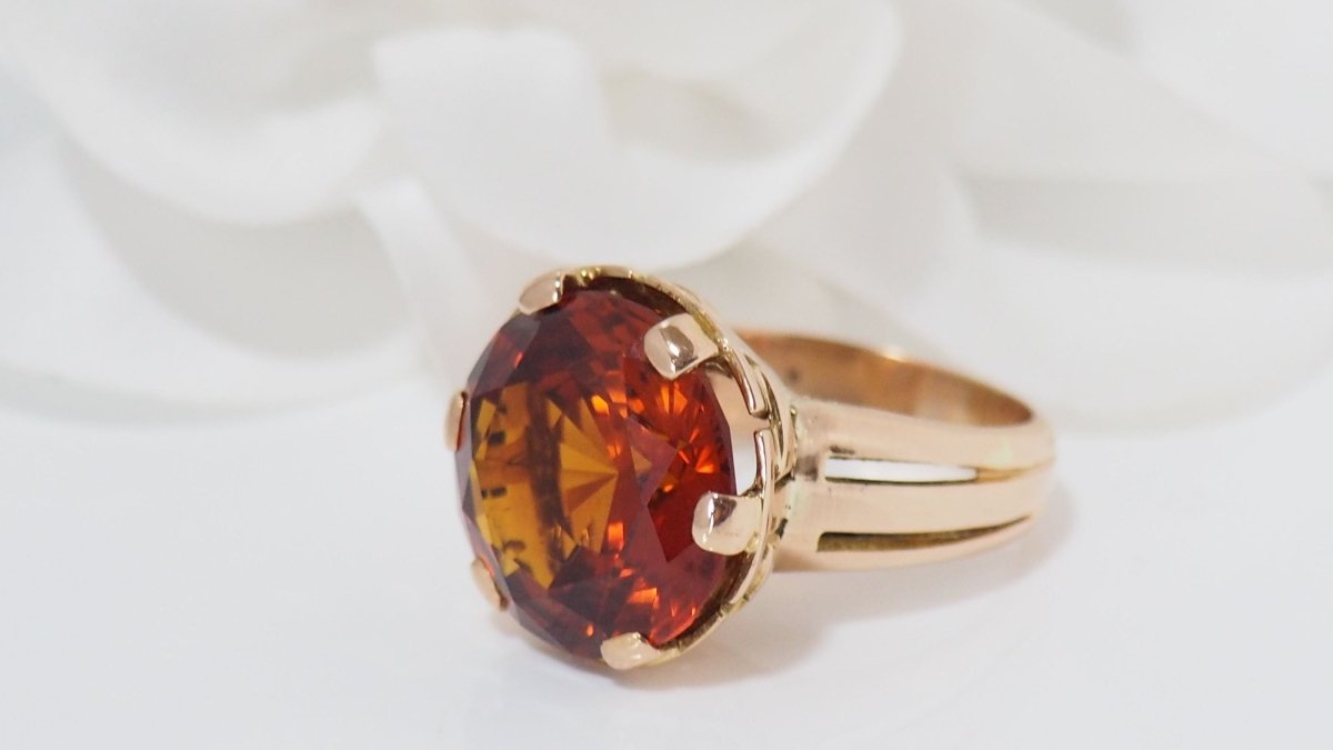 Bague vintage en or rose et saphir orange - Castafiore