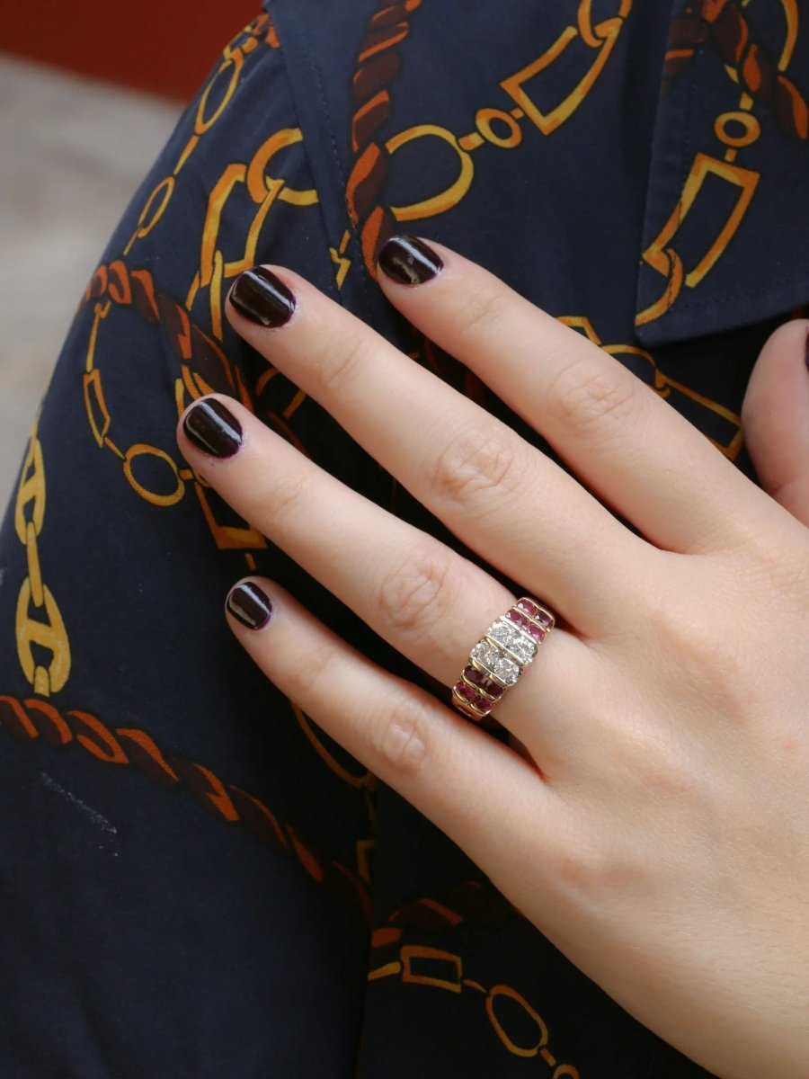Bague vintage en or, rubis et diamants - Castafiore