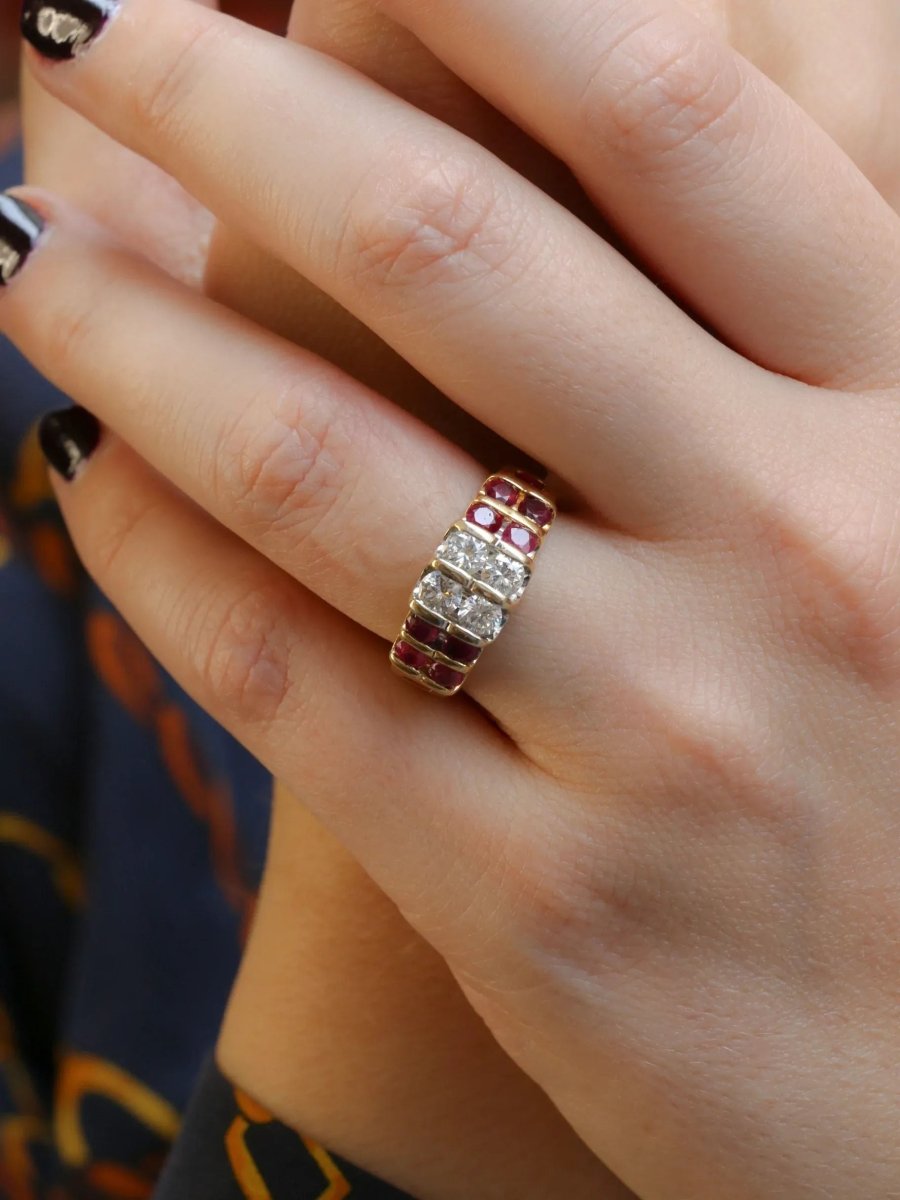 Bague vintage en or, rubis et diamants - Castafiore