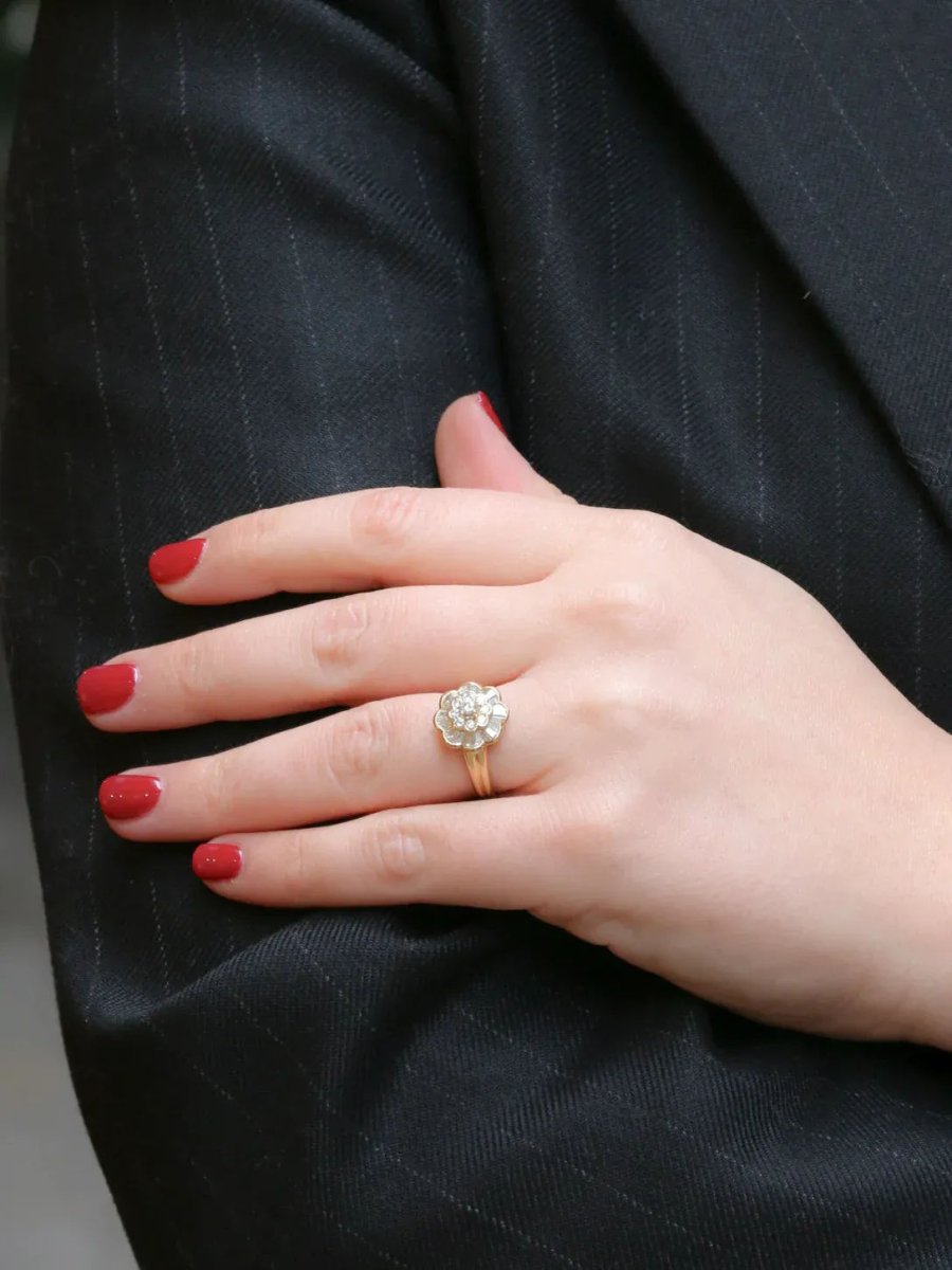 Bague vintage fleur en or et diamants baguette - Castafiore
