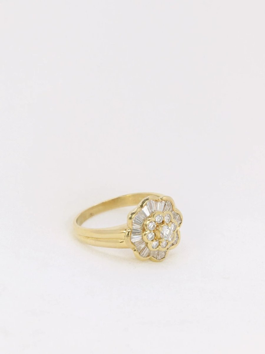 Bague vintage fleur en or et diamants baguette - Castafiore