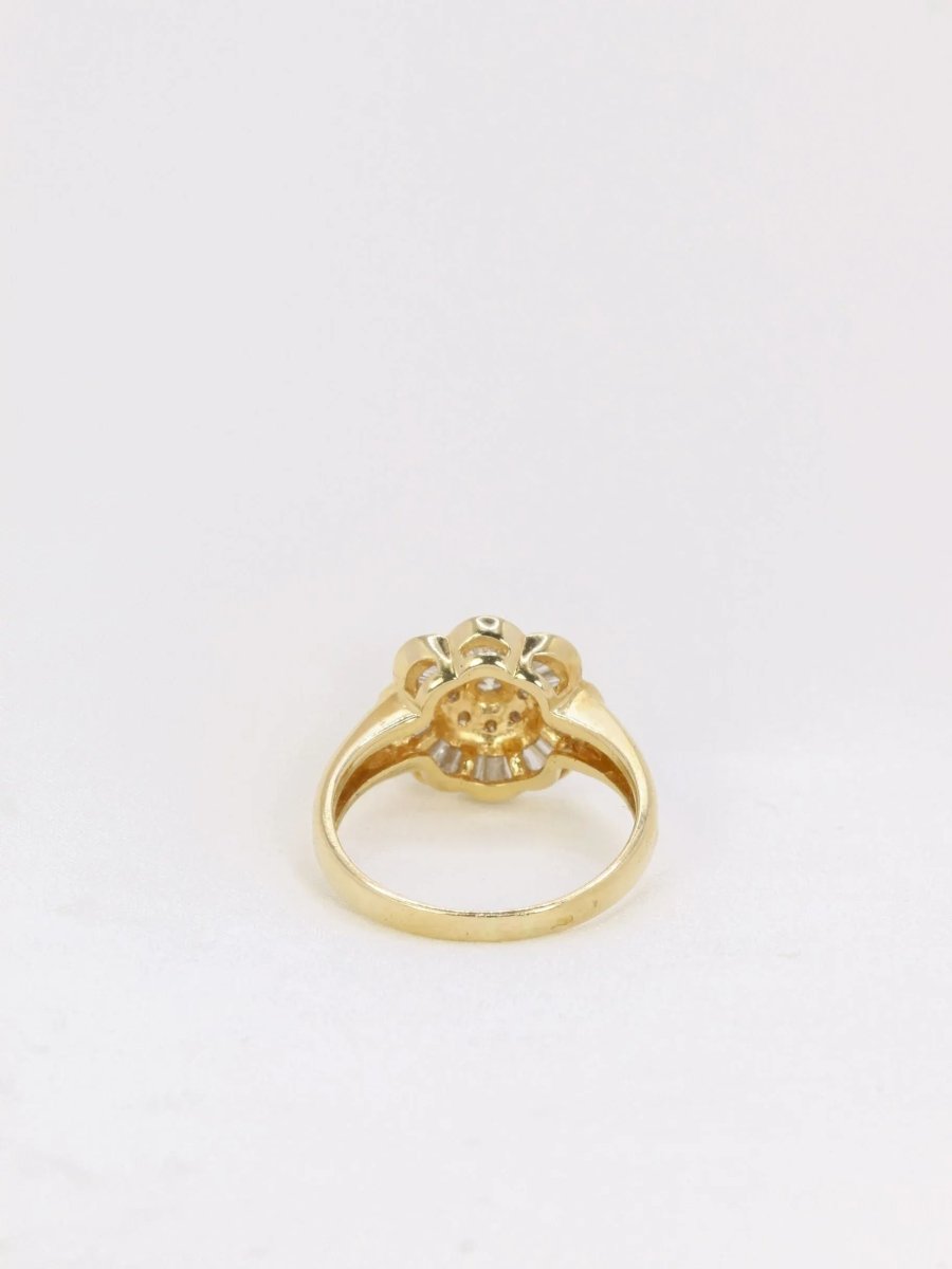 Bague vintage fleur en or et diamants baguette - Castafiore