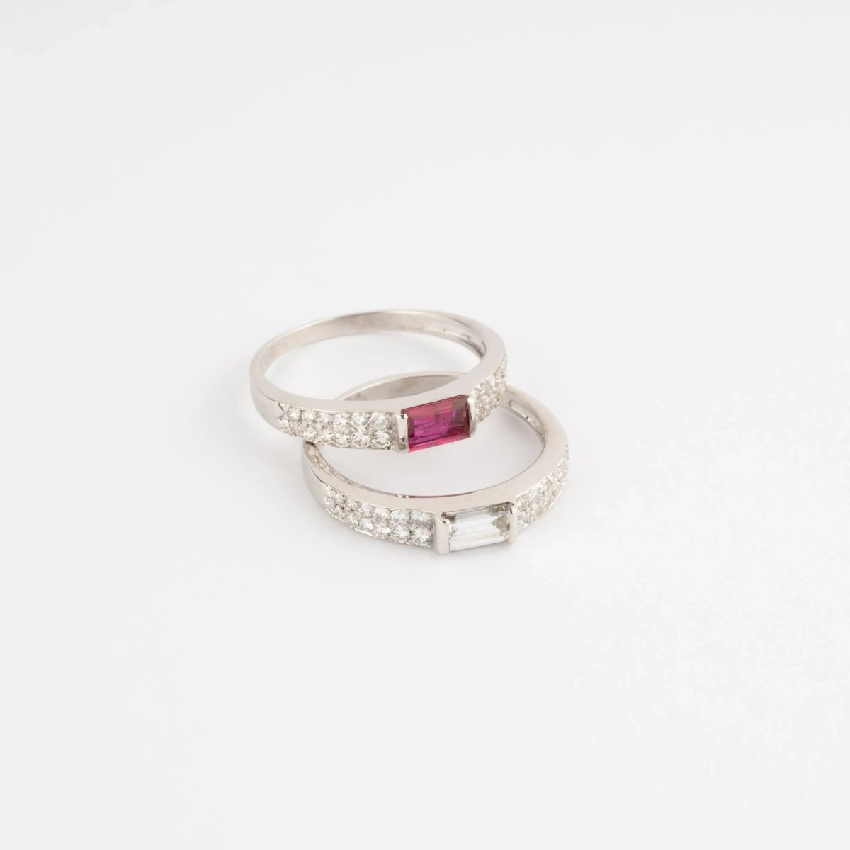 Bagues en or gris de la Maison Van Cleef - Castafiore