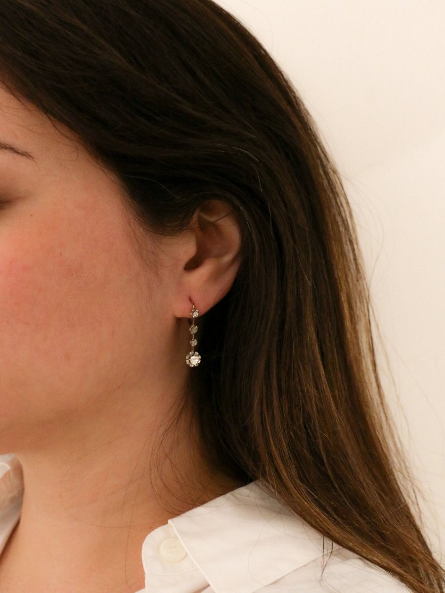 Boucle d’oreilles dormeuses anciennes en or, argent et diamants taille ancienne - Castafiore