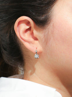Boucle d’oreilles dormeuses anciennes en or, argent et diamants taille ancienne - Castafiore