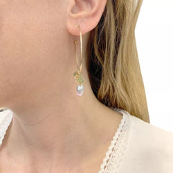 Boucles d'oreille Créoles LOUIS VUITTON "Monogram" en or jaune et perles - Castafiore