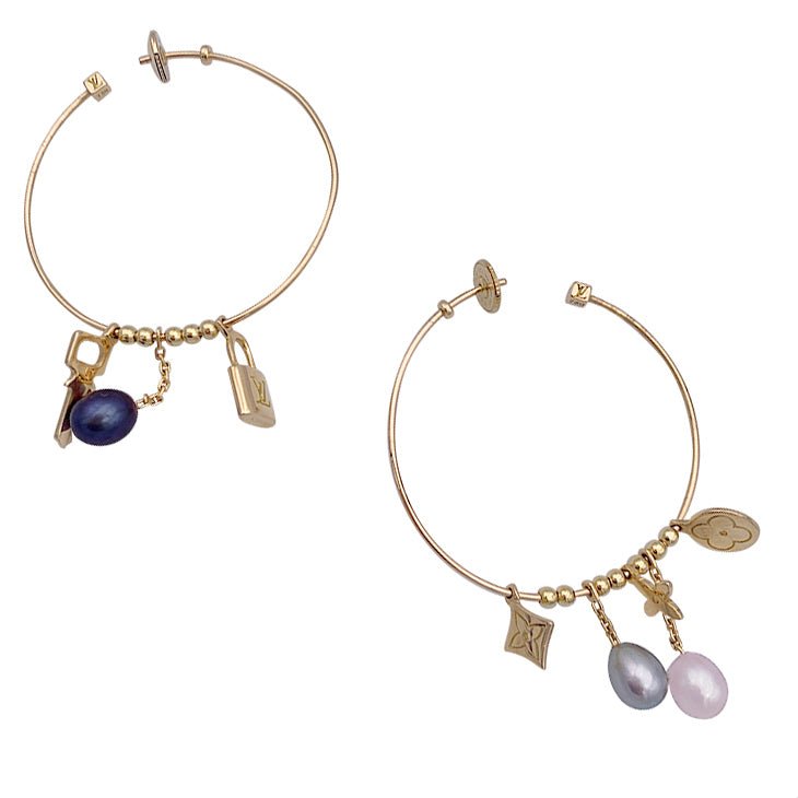 Boucles d'oreille Créoles LOUIS VUITTON "Monogram" en or jaune et perles - Castafiore