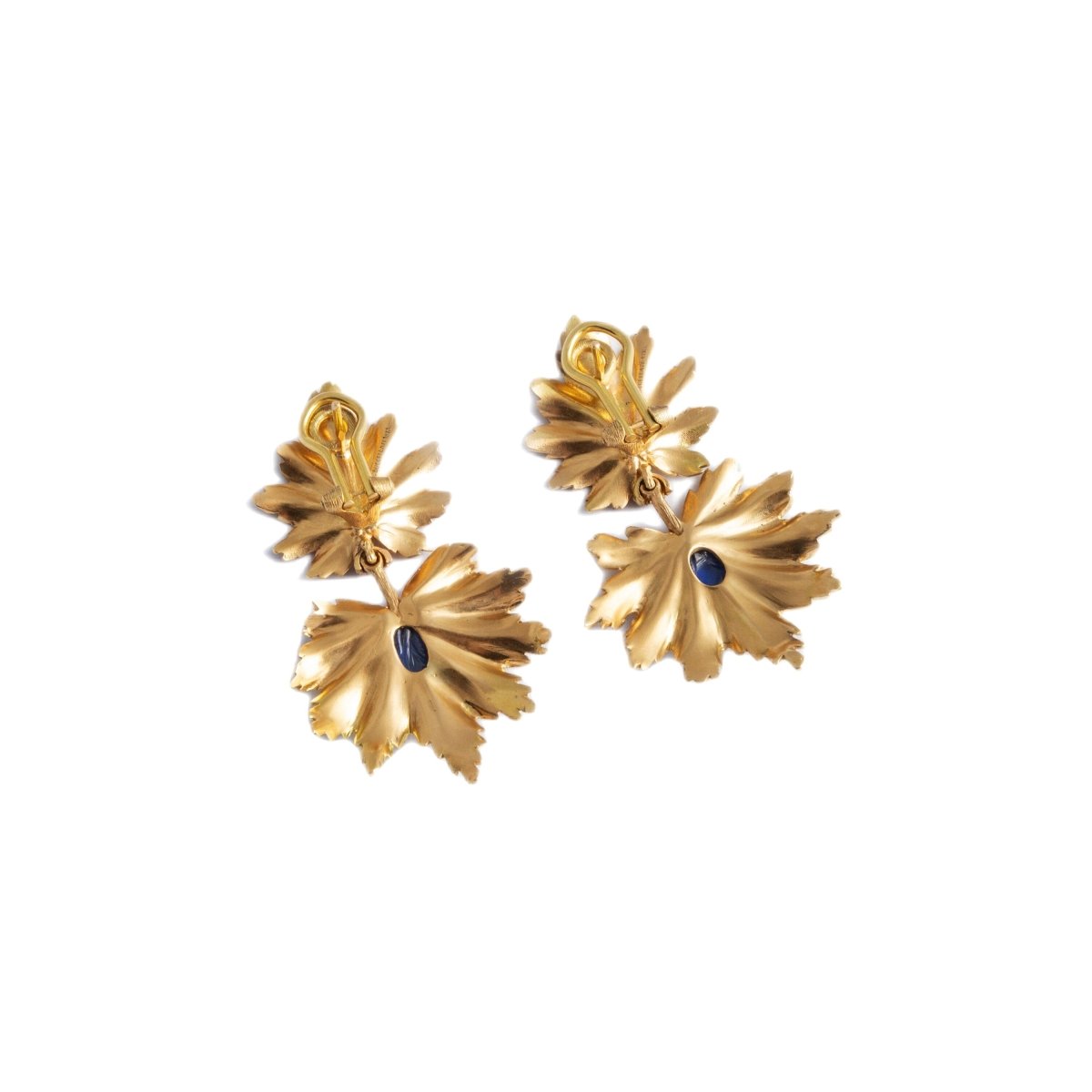 Boucles d'oreille pendantes BUCCELLATI, or jaune et saphirs gravés - Castafiore