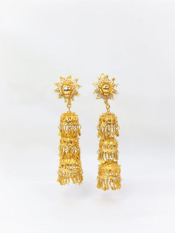 Boucles d’oreilles anciennes composées d’arabesques et de pampilles en or - Castafiore