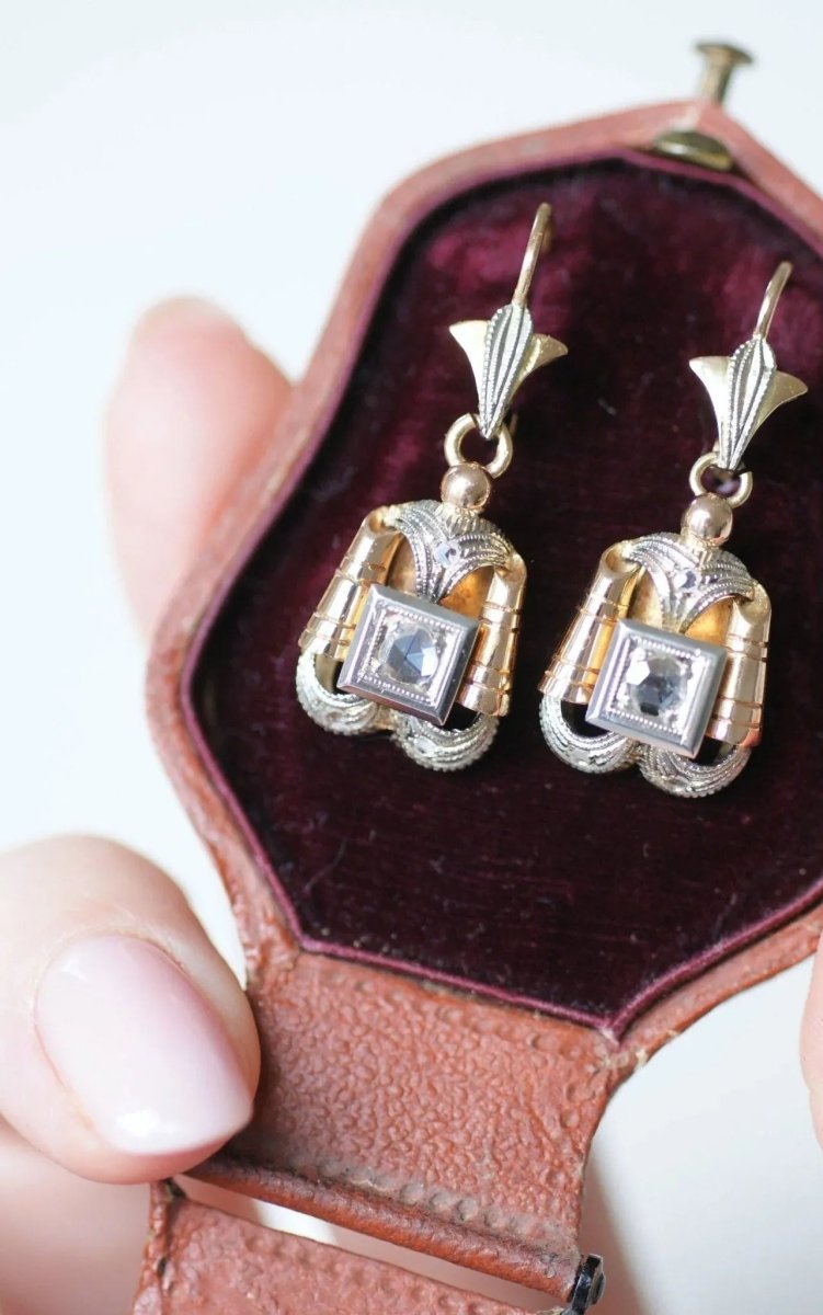 Boucles d'oreilles Art Deco diamants trois ors - Castafiore