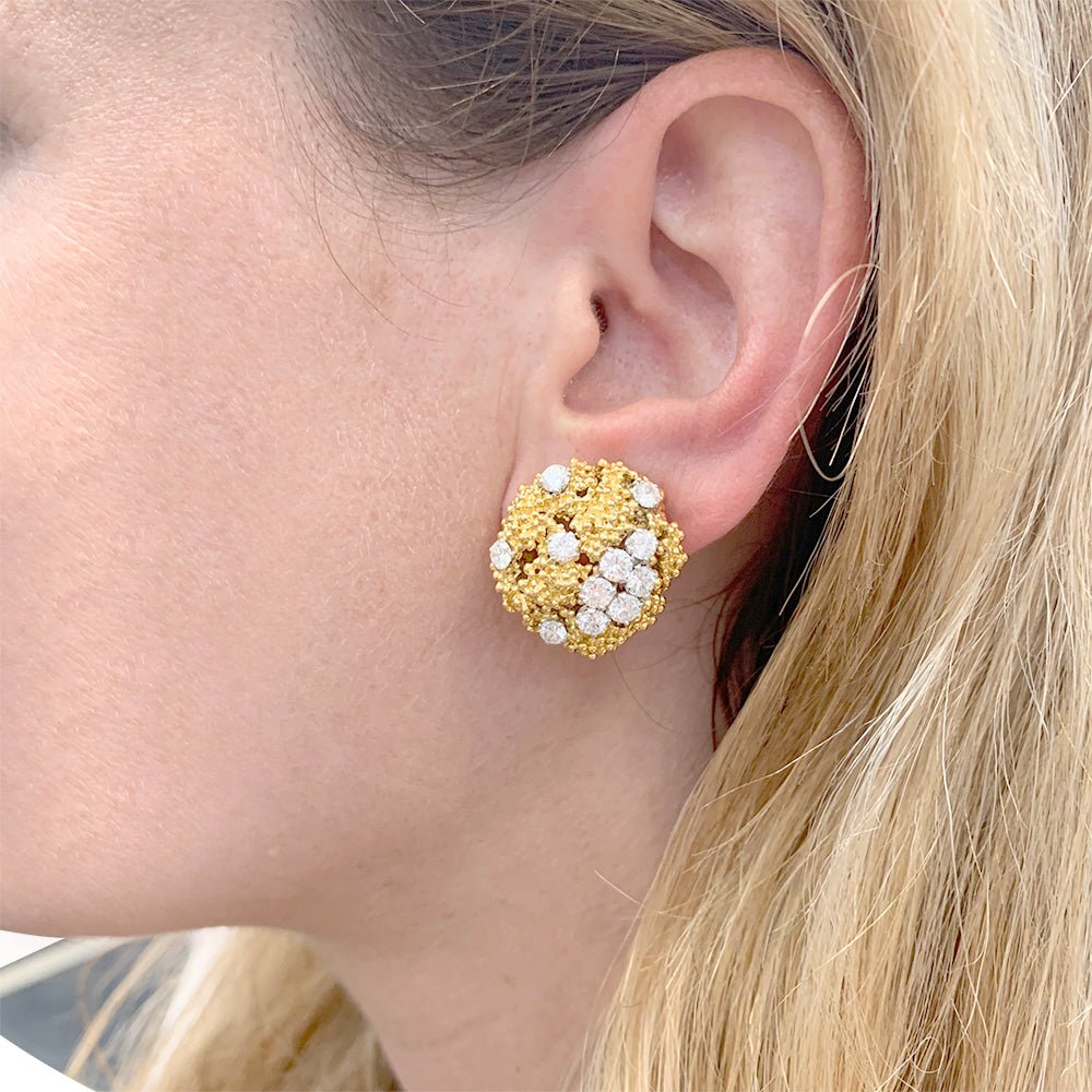 Boucles d'oreilles BOUCHERON en or jaune, platine et diamants. - Castafiore