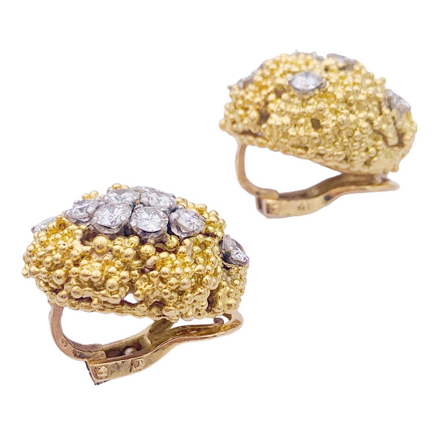 Boucles d'oreilles BOUCHERON en or jaune, platine et diamants. - Castafiore