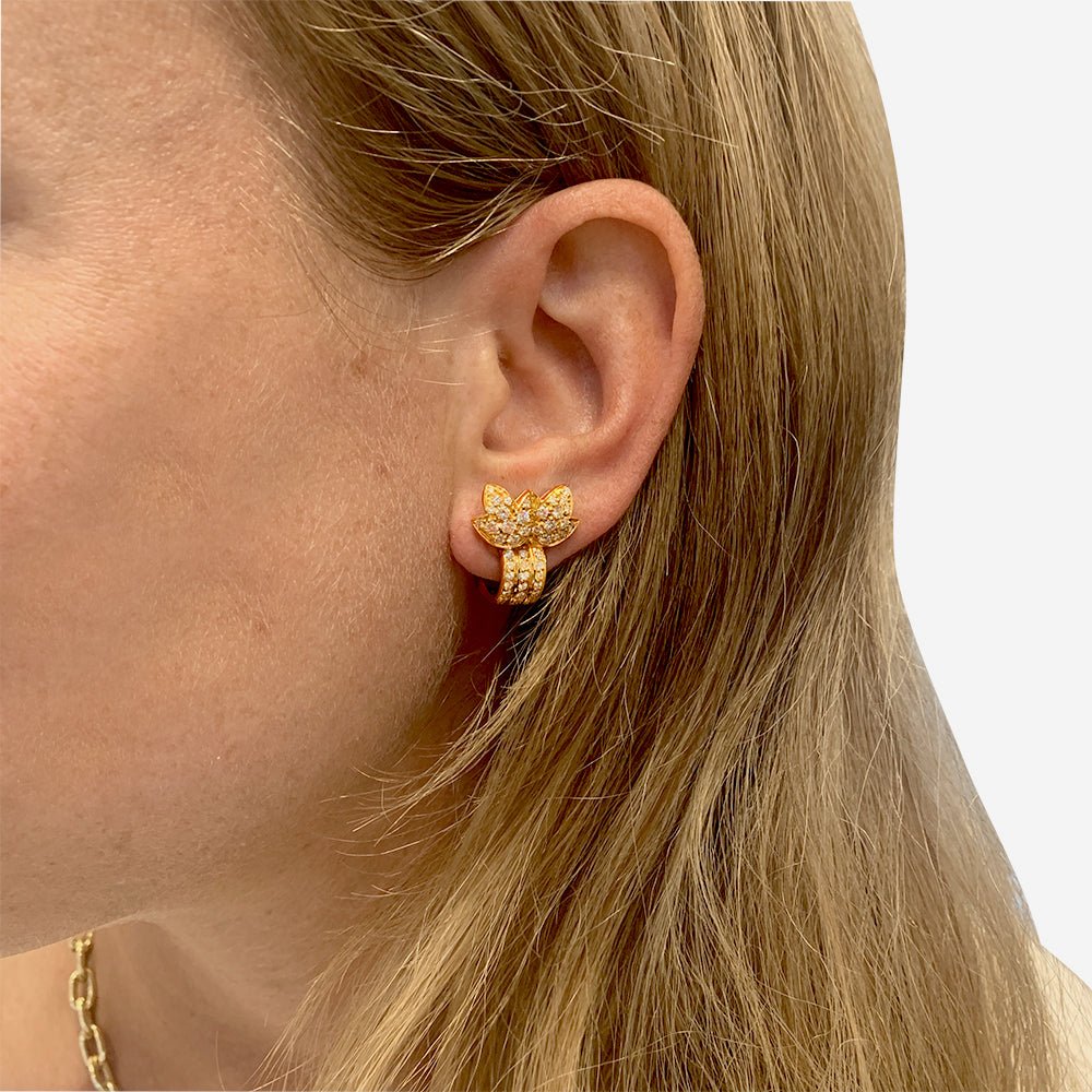 Boucles d'oreilles CARTIER "Feuilles" en or jaune et diamants - Castafiore