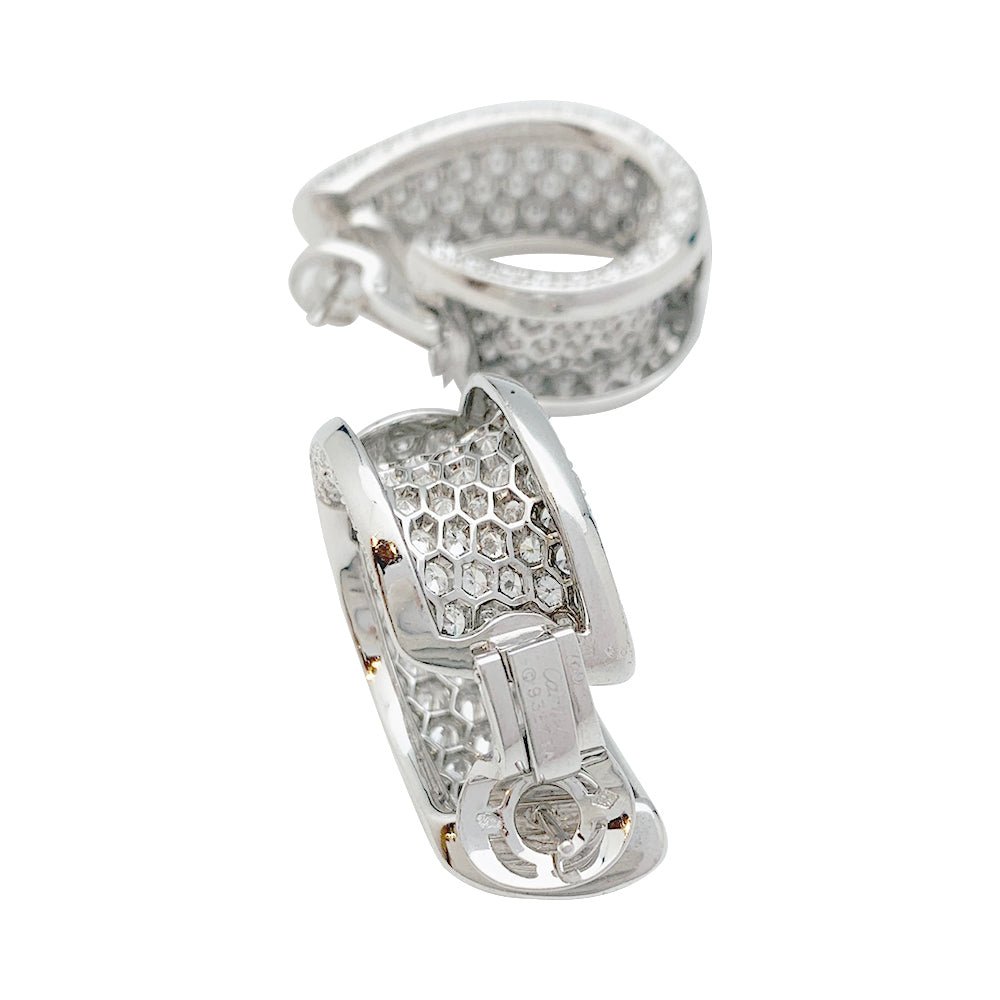 Boucles d'oreilles CARTIER "Lakarda" en or blanc, diamants - Castafiore
