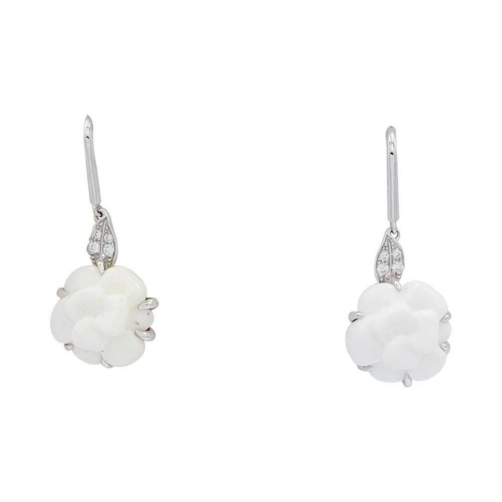 Boucles d'oreilles Chanel, "Camélia", or blanc, diamants - Castafiore