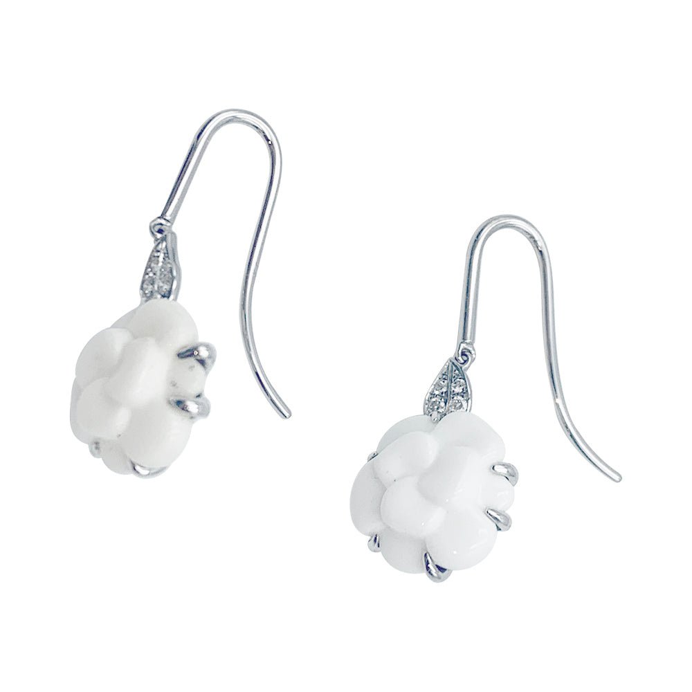 Boucles d'oreilles Chanel, "Camélia", or blanc, diamants - Castafiore