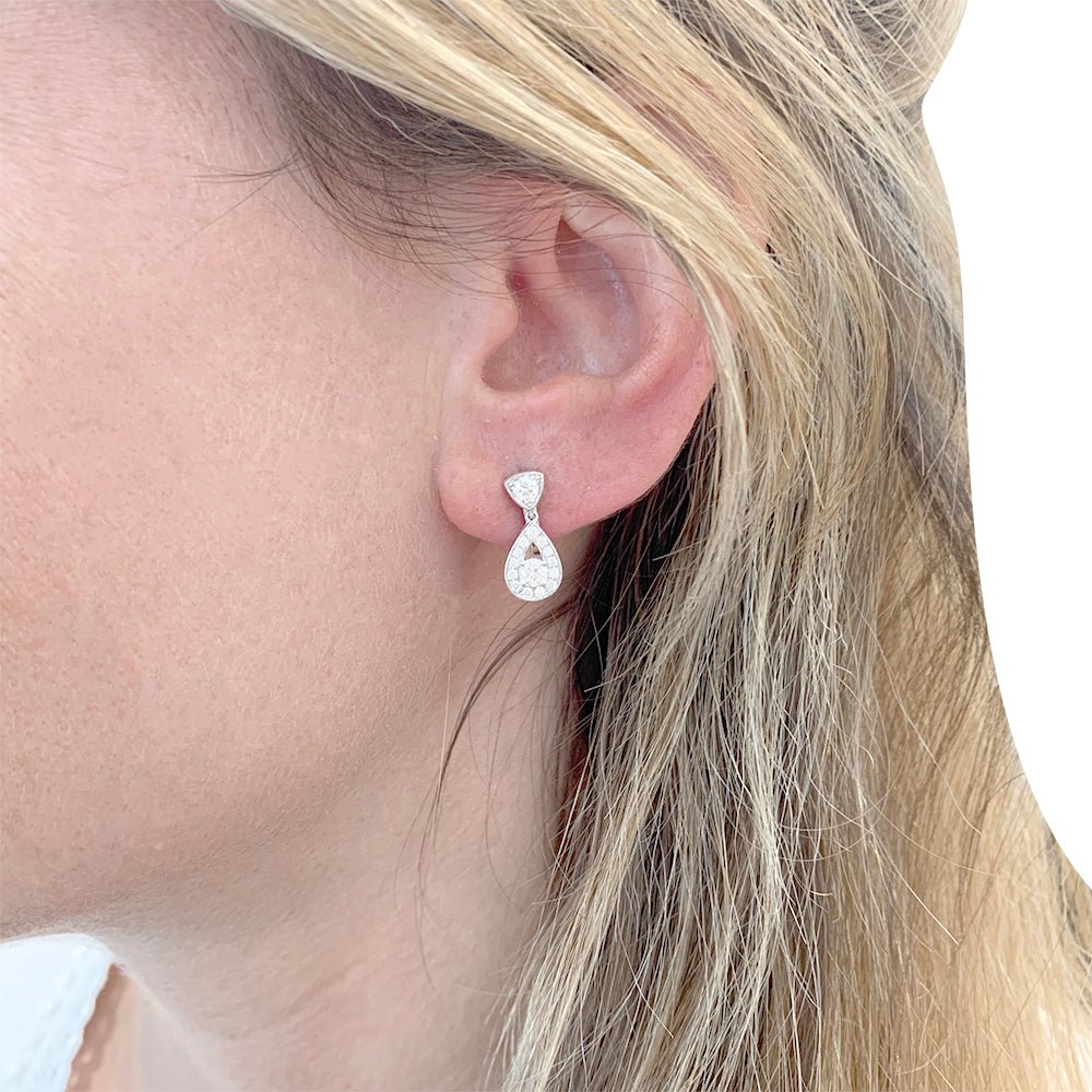 Boucles d’oreilles CHAUMET “Joséphine Aube Printanière” en or blanc et diamants - Castafiore