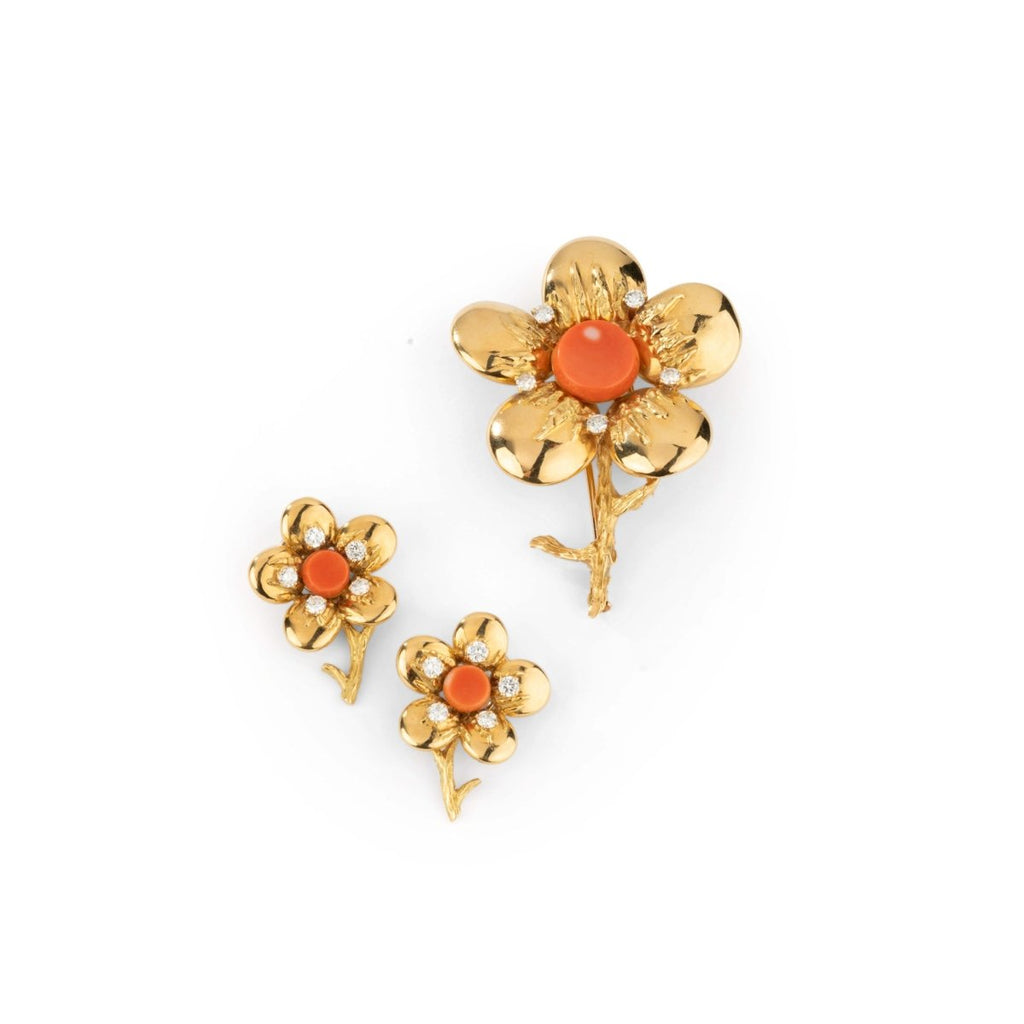 Boucles d'oreilles Clip CHAUMET en or jaune, corail rose et diamants - Castafiore