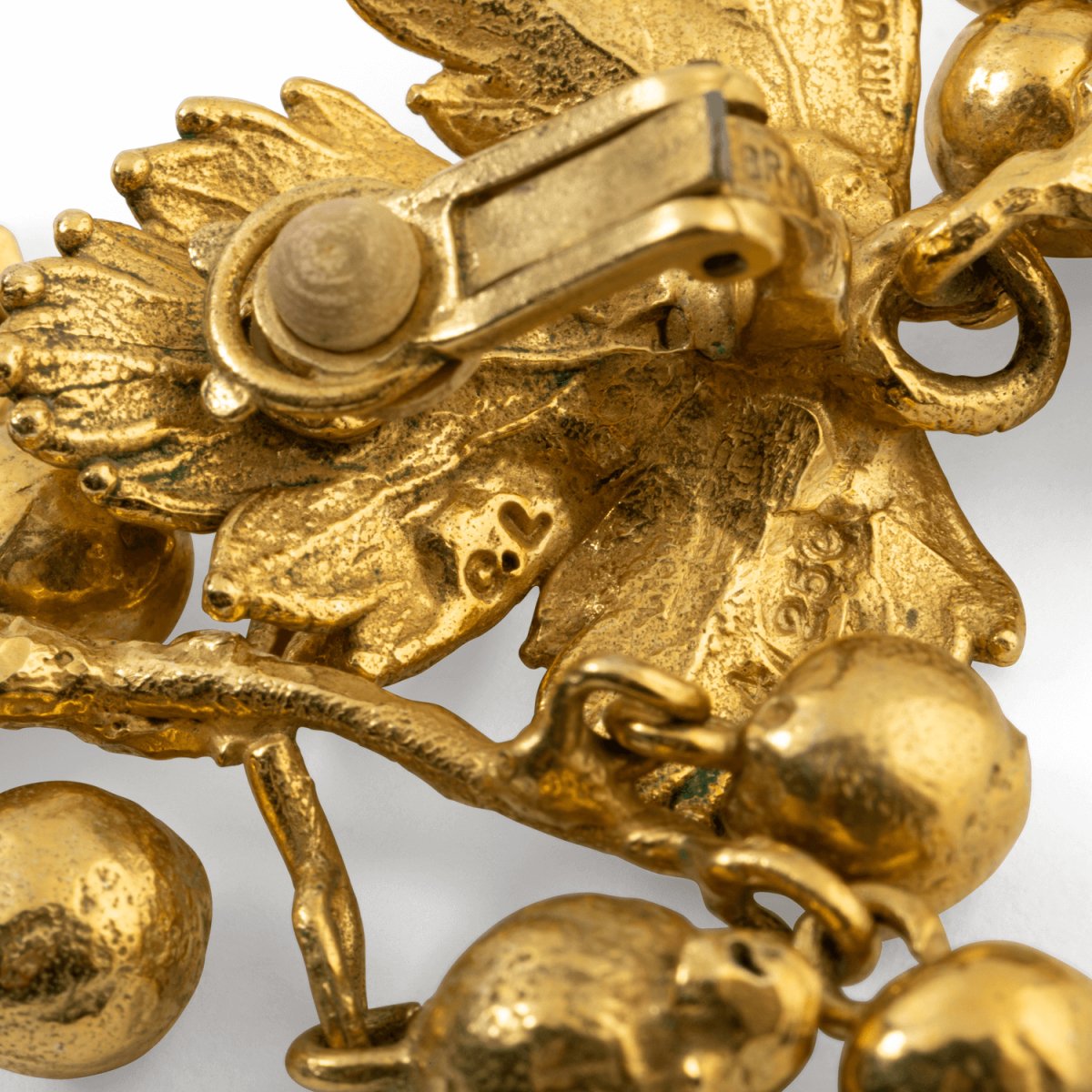 Boucles d'oreilles Clip Claude LALANNE "Groseilles", en bronze doré - Castafiore