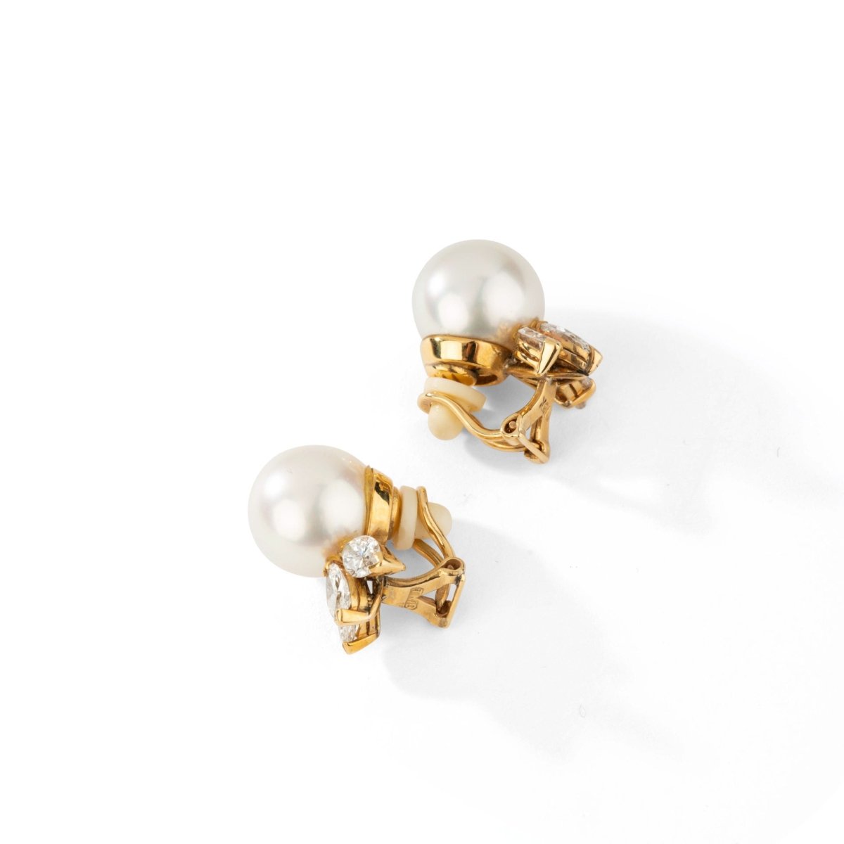 Boucles d'oreilles Clip en or jaune, perles et diamants - Castafiore