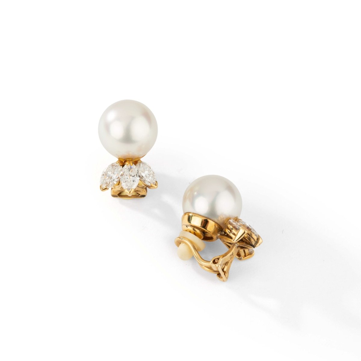 Boucles d'oreilles Clip en or jaune, perles et diamants - Castafiore