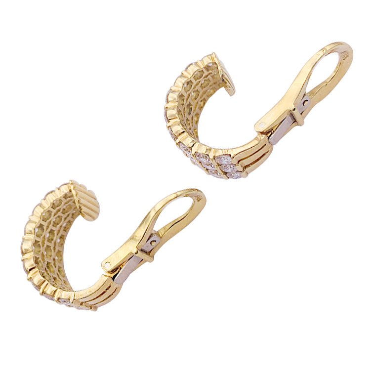 Boucles d'oreilles Clips en or jaune et diamants. - Castafiore