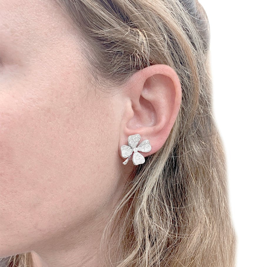 Boucles d'oreilles Clips FRED "Trèfles", en or blanc et diamants - Castafiore