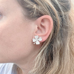 Boucles d'oreilles Clips FRED "Trèfles", en or blanc et diamants - Castafiore