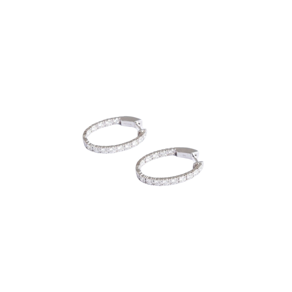 Boucles d'oreilles "Créoles" en or gris pavées de diamants - Castafiore