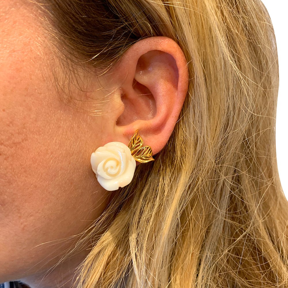 Boucles d'oreilles DIOR, "Rose Dior Pré Catelan", or jaune, corail, diamants et saphirs roses - Castafiore