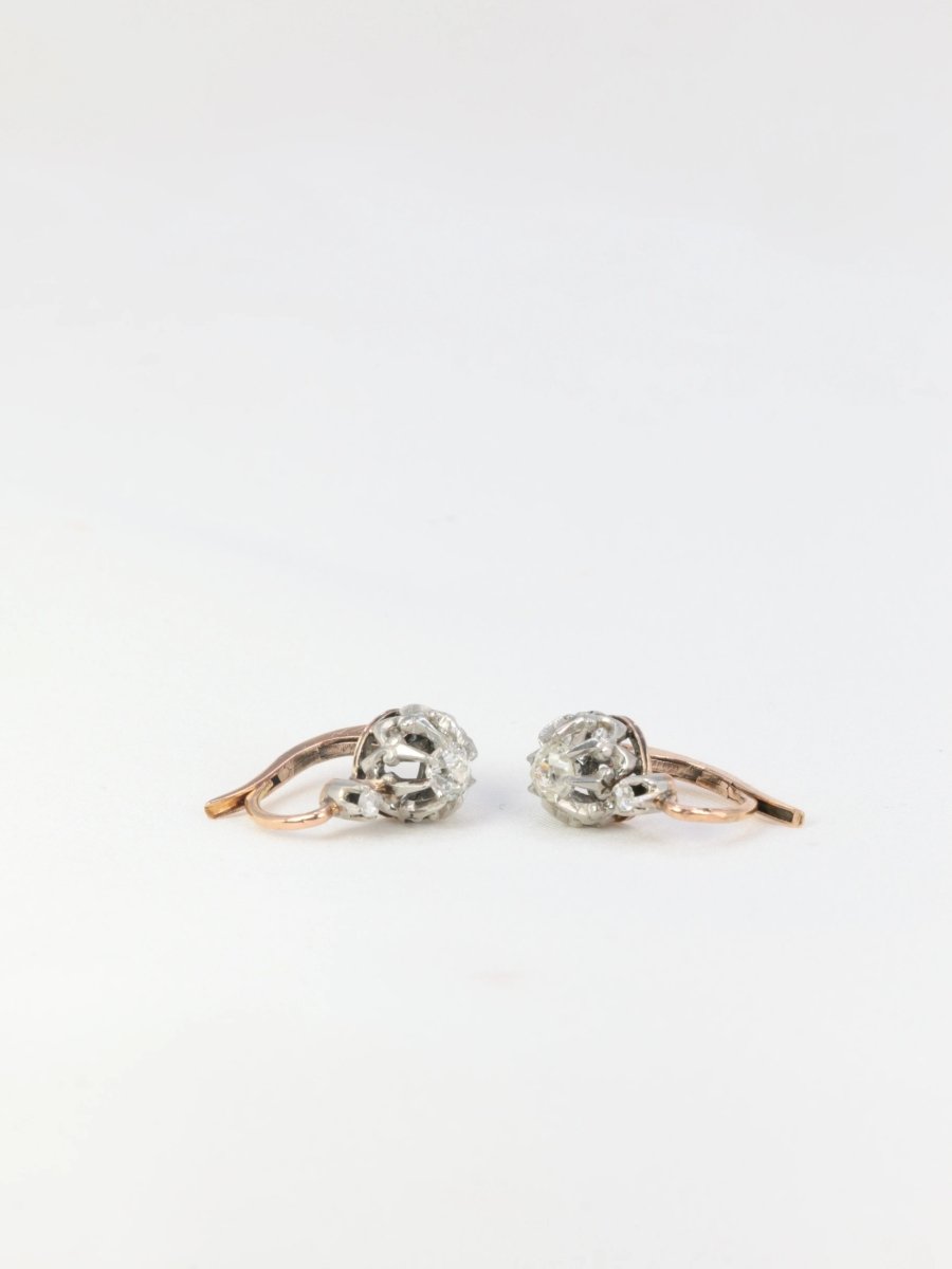 Boucles d’oreilles dormeuses anciennes en or et diamants - Castafiore