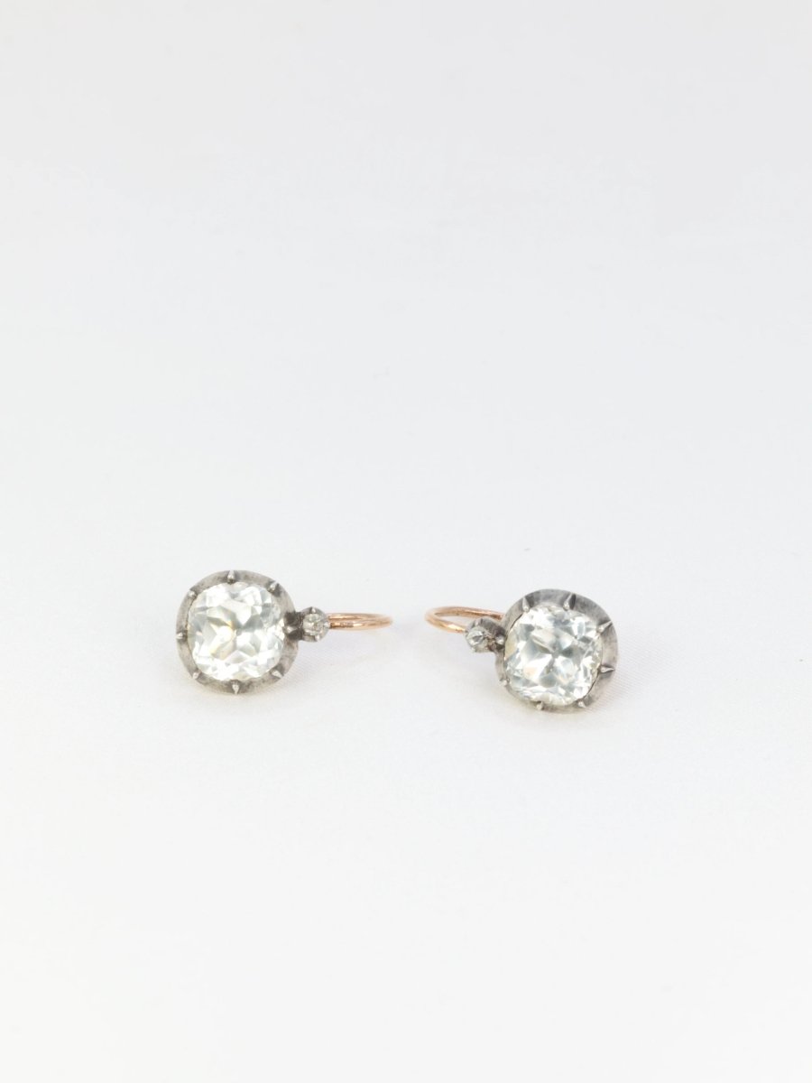Boucles d’oreilles dormeuses anciennes en or et pierres du Rhin - Castafiore