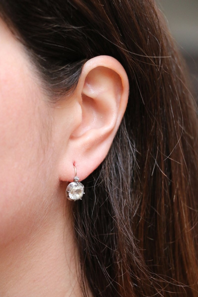 Boucles d’oreilles dormeuses anciennes en or et pierres du Rhin - Castafiore