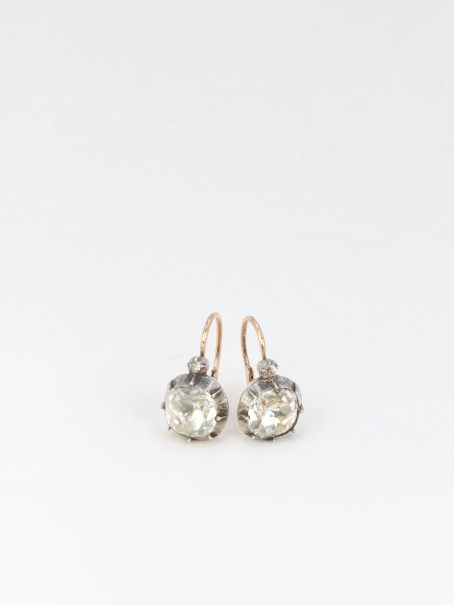 Boucles d’oreilles dormeuses anciennes en or et pierres du Rhin - Castafiore