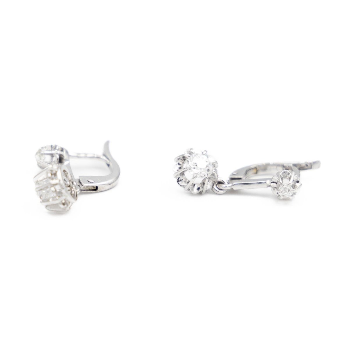 Boucles d'oreilles Dormeuses en or blanc et diamants - Castafiore