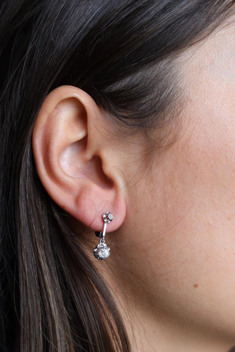 Boucles d'oreilles Dormeuses en or blanc et diamants - Castafiore