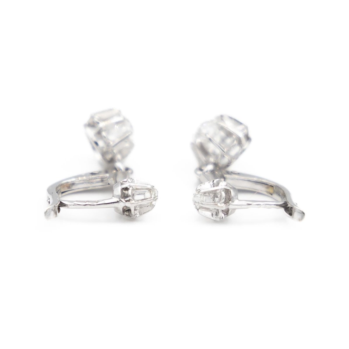 Boucles d'oreilles Dormeuses en or blanc et diamants - Castafiore