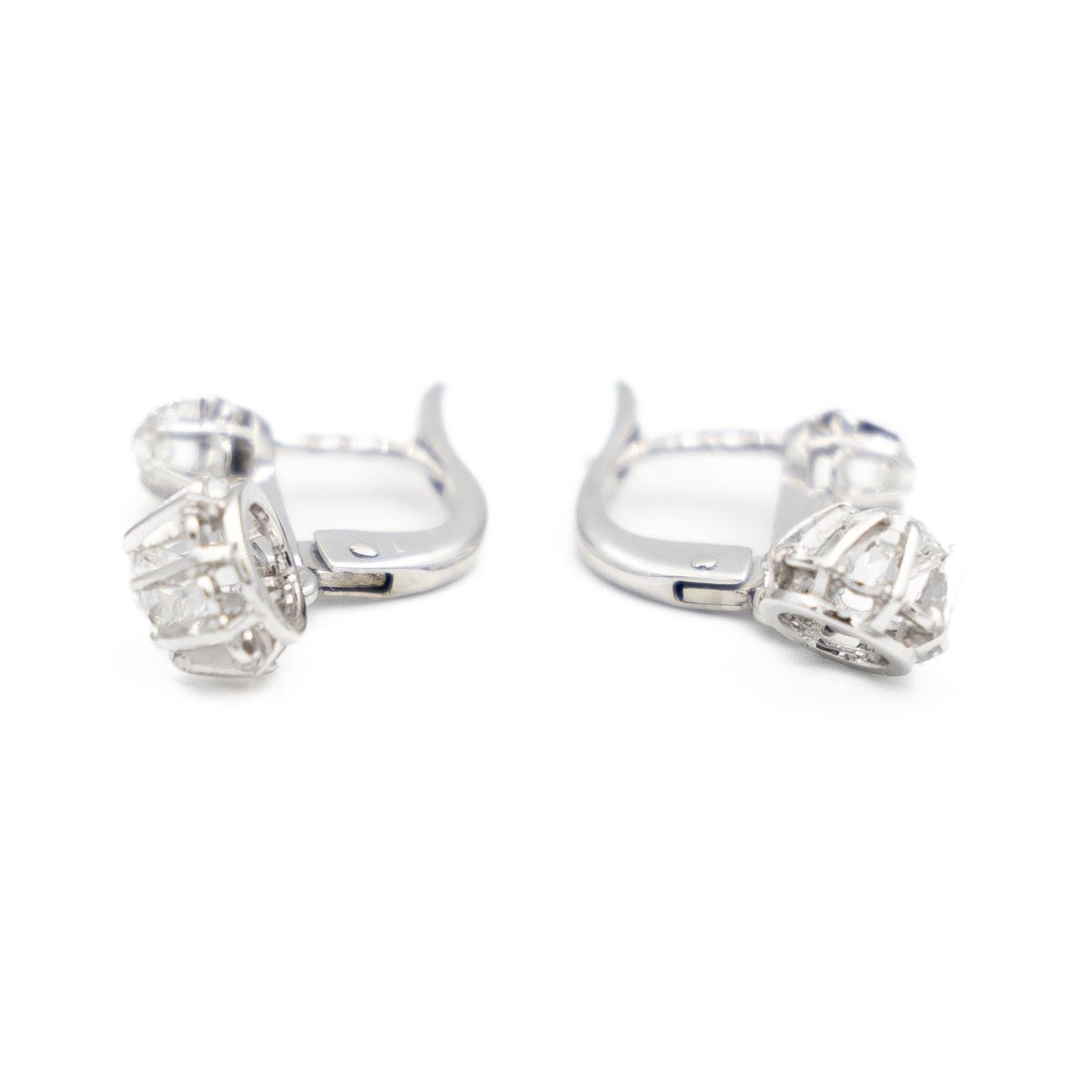 Boucles d'oreilles Dormeuses en or blanc et diamants - Castafiore
