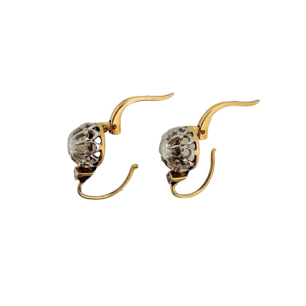 Boucles d'oreilles Dormeuses en or jaune et diamants - Castafiore