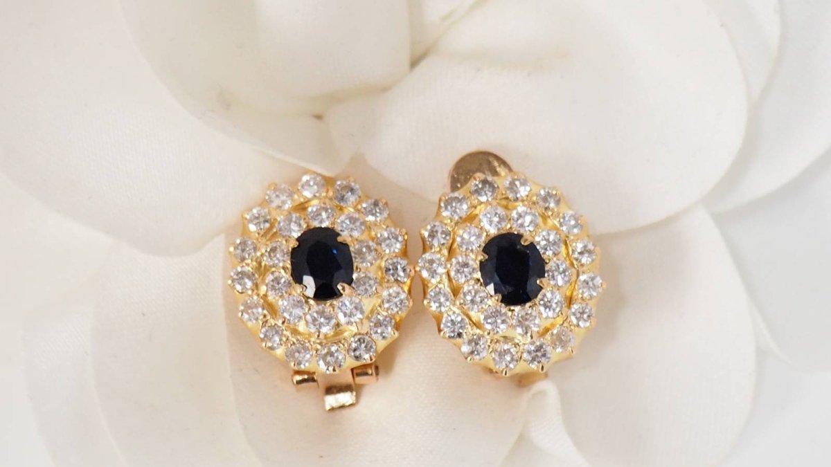 Boucles d'oreilles double entourage en or jaune, saphirs et diamants - Castafiore