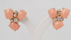 Boucles d'oreilles en or jaune, Cabochons de corail et diamants - Castafiore