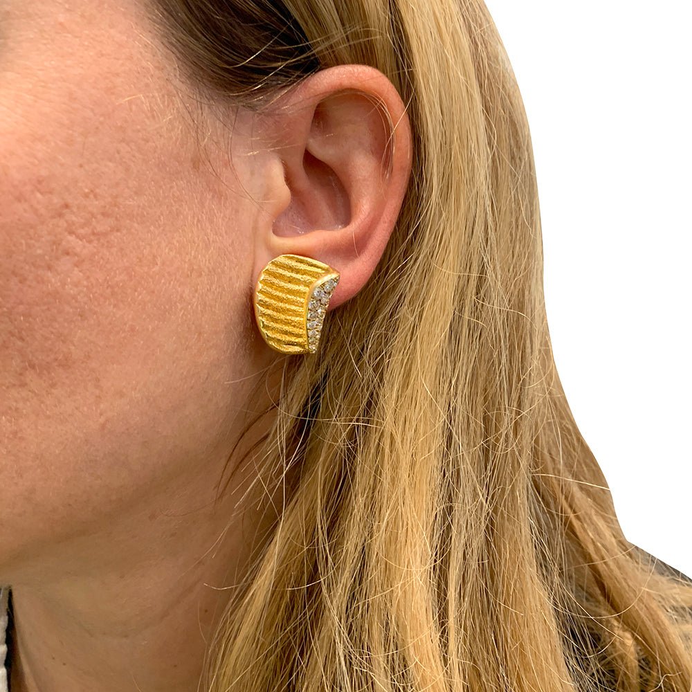 Boucles d'oreilles en or jaune et diamants - Castafiore