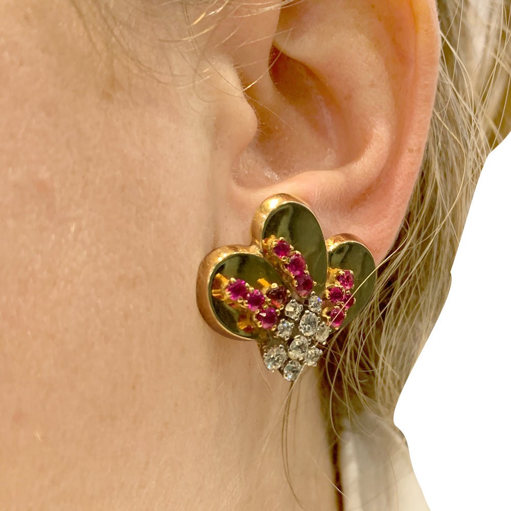 Boucles d'oreilles en or rose des années 1940 pierres rouges, brillants - Castafiore