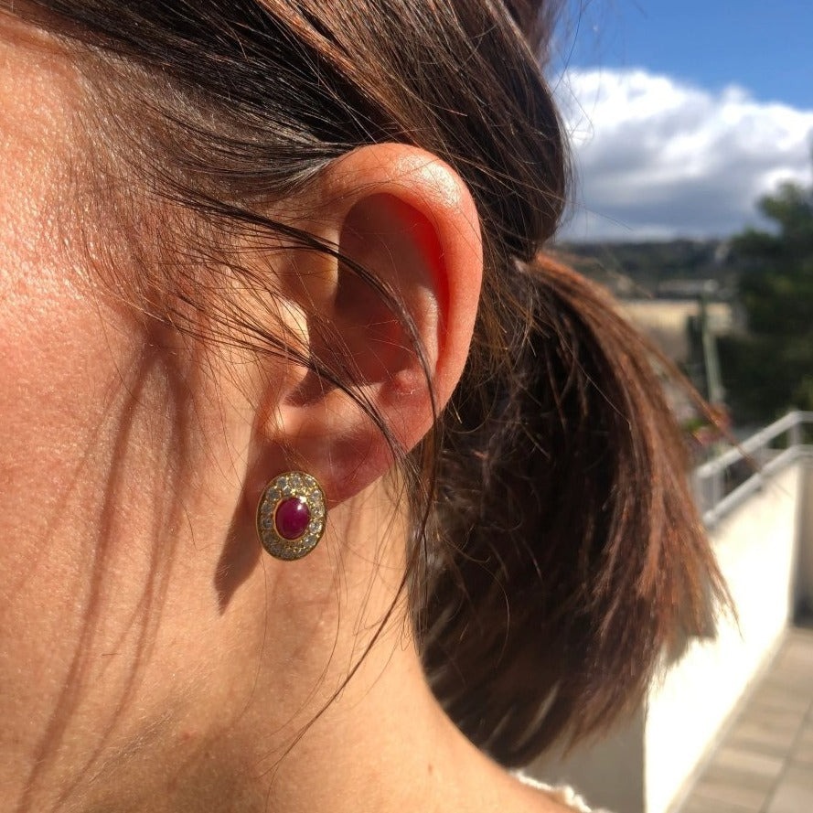 Boucles d'oreilles en rubis et diamants de la maison Van Cleef and Arpels - Castafiore