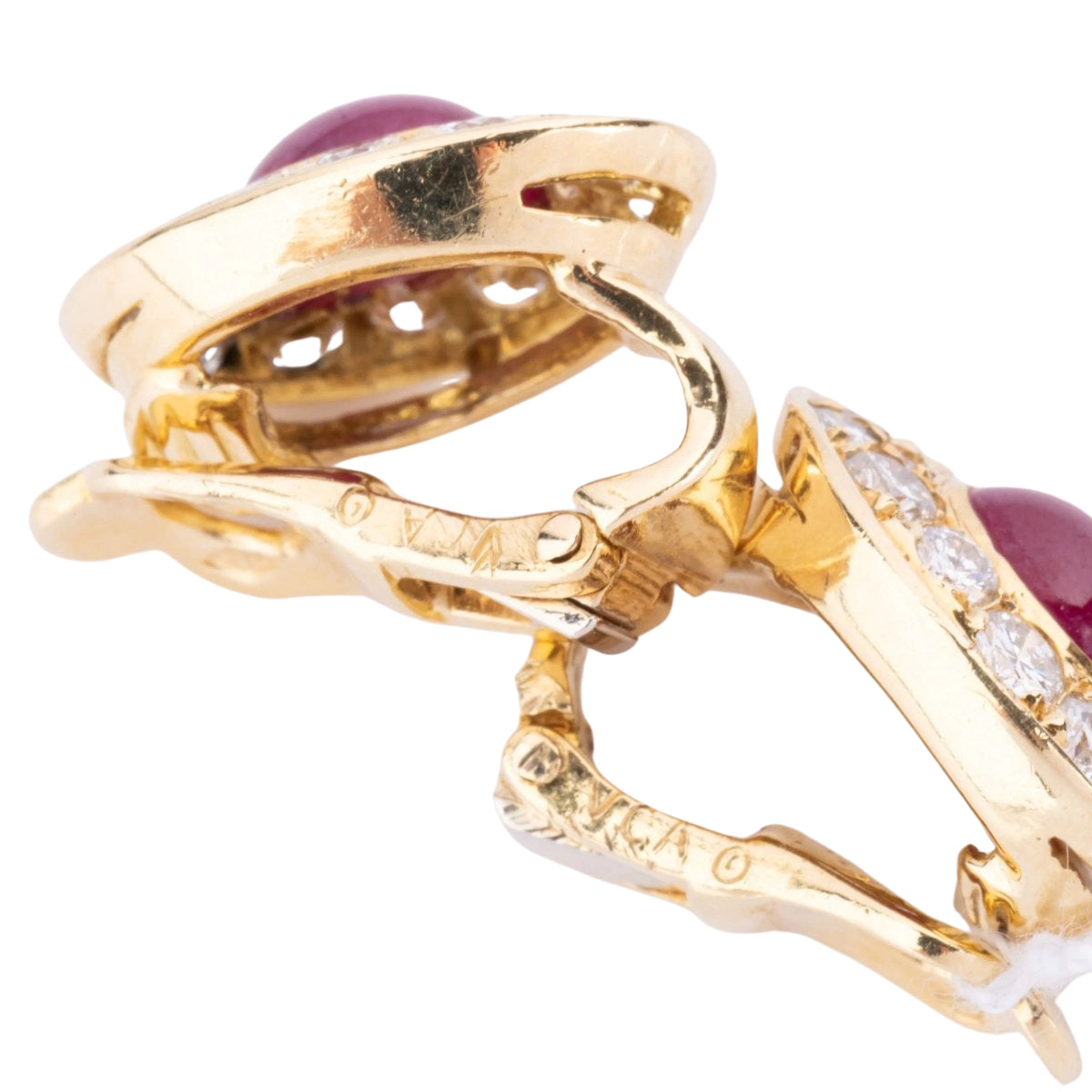 Boucles d'oreilles en rubis et diamants de la maison Van Cleef and Arpels - Castafiore