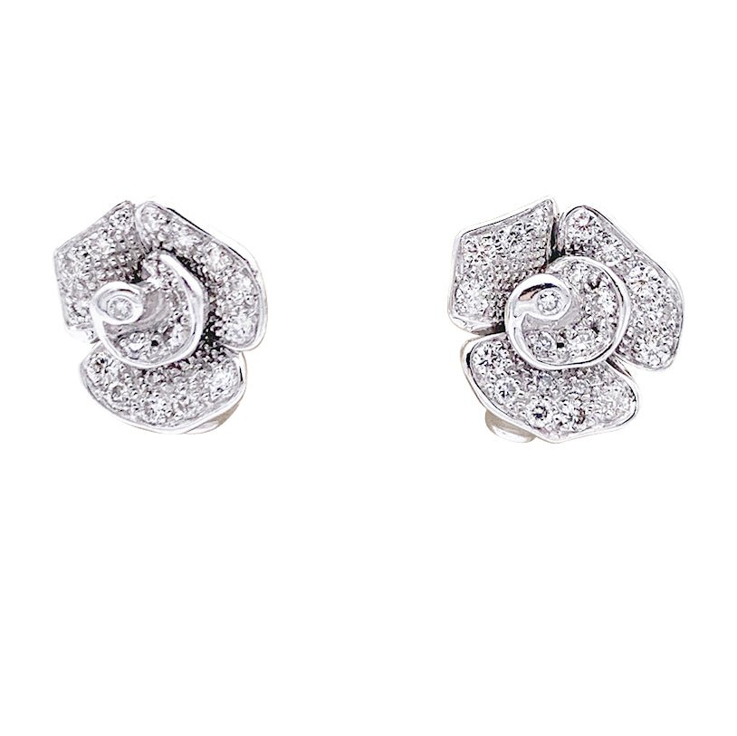 Boucles d'oreilles, "Fleurs", or blanc, diamants. - Castafiore