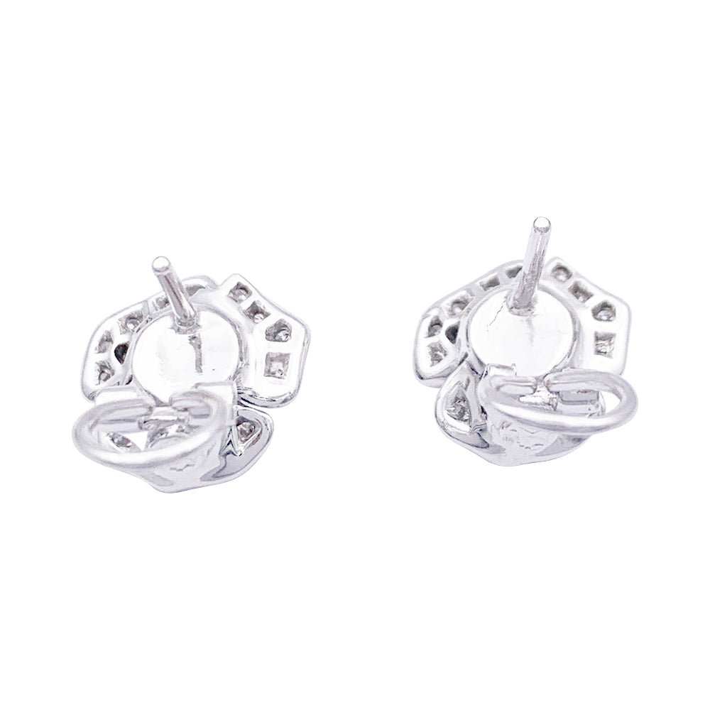 Boucles d'oreilles, "Fleurs", or blanc, diamants. - Castafiore