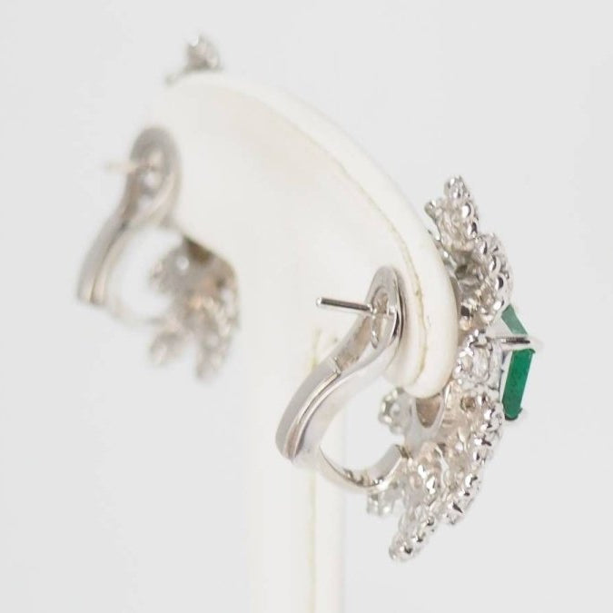 Boucles d'oreilles importantes en or blanc émeraudes et diamants - Castafiore