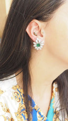 Boucles d'oreilles importantes en or blanc émeraudes et diamants - Castafiore