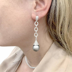 Boucles d'oreilles Pendantes en or blanc, diamants et perles - Castafiore